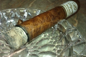 Dignity White Gold Torpedo