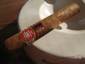 H. Upmann Royal Robusto