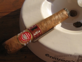 H. Upmann Royal Robusto