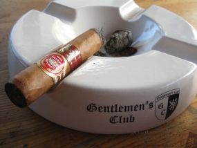 H. Upmann Royal Robusto