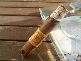 La Herencia Cubana Core Dagger