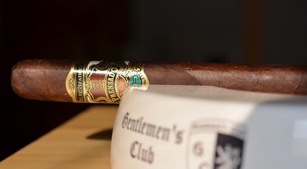 Alec Bradley Prensado Churchill